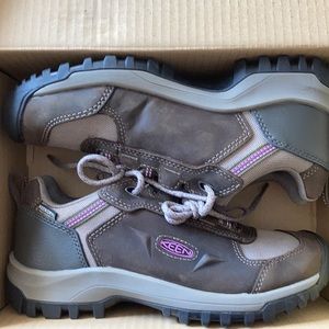 Keen basin ridge woman’s